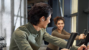 سماعات HUAWEI FreeBuds Pro 5 متوفرة الآن في الإمارات مع أول نظام إلغاء ضوضاء مزدوج المحرك في العالم