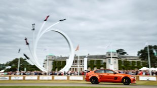 جاكوار XE SV PROJECT 8 تفوز بجائزة "شو ستوبر" خلال مهرجان جودوود للسرعة 2017