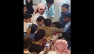 القبض على شاب في أحد المراكز التجارية في الخبر .. شاهد السبب