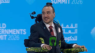 أول شخص في العالم زرع رقاقة إلكترونية في دماغه يشير إلى أنها مكّنته من القيام بأمور كانت مجرد حلم