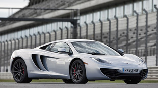 مزايا الفورمولا 1 لدى ’ماكلارين‘ تتلاقى مع متعة قيادة السيارات المكشوفة في طراز ’12سي سبايدر‘