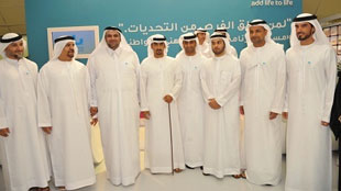 الشيخ مكتوم بن حمد بن محمد الشرقي يزور جناح دو في معرض الفجيرة للوظائف