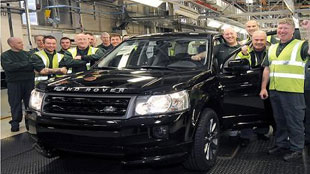 لاند روفر تحتفل بإنتاج الرقم 300,000 من سيارة إل آر2 LR2 