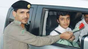 تشجيع مبادرات من أجل السلامة على الطرق اهم محاور معرض السلامة المرورية 2012