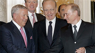 ملياردير أميركي يتهم بوتين بسرقة خاتم قيمته 25 ألف دولار