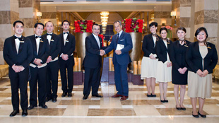 سانت ريجيس الدوحة يرحب بأول ضيف 