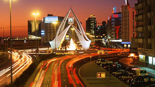 مواصلات الإمارات تبرم 8 عقود خدمية خلال 2011