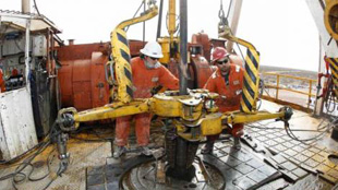 السعودية : استخدام عدداً قياسياً من منصات حفر النفط هذا العام