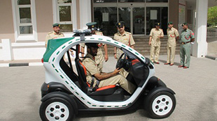 شرطة دبي تسيّر دورية كهربائية صديقة للبيئة