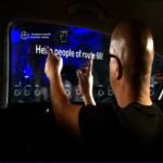 جي إم تبتكر برنامج تسلية يحول نوافذ السيارة لشاشات تفاعلية