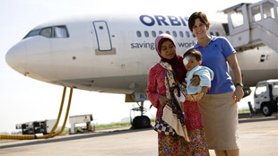 شركة أبوظبي للمطارات تعرض طائرة أوربيس لجراحة العيون في أبوظبي