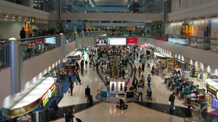 4.5 ملايين مسافر استخدموا مطار دبي ابريل الماضي