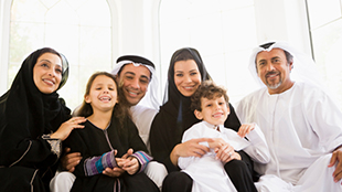 سكان الإمارات العربية المتحدة الأكثر سعادة في المنطقة   