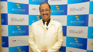 مهرجان الخليج السينمائي الخامس يمنح المخرج البحريني بسام الذوادي جائزة "تكريم إنجازات الفنانين"