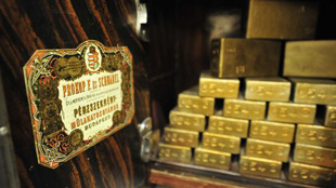 استقرار سعر الذهب بنهاية تداولات الاسبوع الماضي رغم ارتفاع الدولار