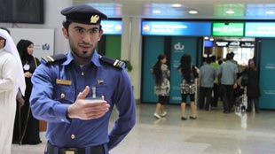 جمارك دبي تحبط محاولة تهريب 83 كبسولة كوكايين عبر مطار دبي 