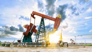 النفط يتراجع والذهب يصعد مع بداية 2016