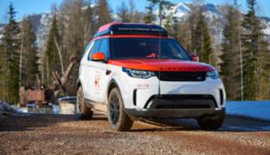 سيارة لاند روڤر ديسكڤري الجديدة بأول تقنية طائرات بدون طيار في العالم لمساعدة الصليب الأحمر لإنقاذ الأرواح