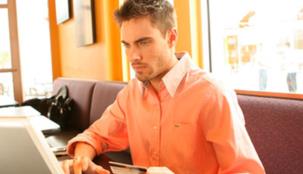 سكان الإمارات يفضلون البطاقات الائتمانية على بطاقات الحسم