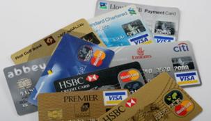 سكان دولة الإمارات العربية المتحدة ليسوا على علم بأسعار فائدة بطاقات الائتمان