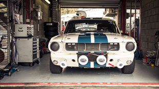 عرض لسيارة مرسيدس بينز 300 إس إل ( غالوينغ )  