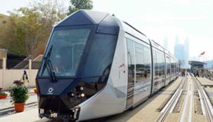 ترام دبي يسلم باكراً ويعمل من دون اسلاك هوائية