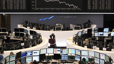 الأسهم الأوروبية تسجل أطول سلسة خسائر في 5 أشهر