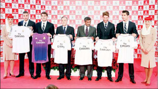 "طيران الإمارات" ترعى أغلى نادٍ في العالم 5 سنوات