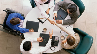 غالبية عمال العالم غير سعداء 