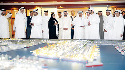 محمد بن راشد يدشن أول محطة حاويات تعمل إلكترونيًا  