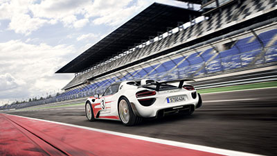 918 سبايدر" و"911 تارغا 4إس" أحدث ابتكارات "بورش" في معرض قطر للسيارات