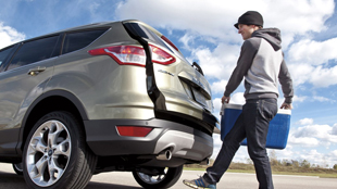 جهاز الفتح التلقائي للباب الخلفي: تقنية مبتكرة وفريدة من فورد 