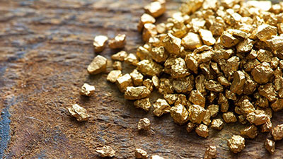 الذهب يرتفع مع استمرار دعم المركزي الأميركي للاقتصاد