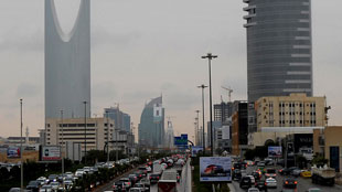 هل يصبح السعوديون الأقلية في بلادهم؟