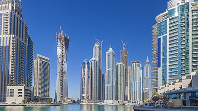 اقتصاد الإمارات يجني مكاسب من قوة الدولار
