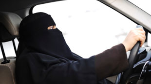 إماراتية ترتكب مخالفات في القيادة بقيمة 146 ألف درهم