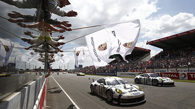 بورشه "911 آرإسآر" تعتلي منصّة التتويج في سباق "لومان 24 ساعة" الأسطوري