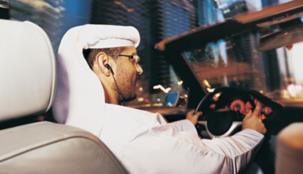 ثلث السائقين في الإمارات مشتَّتون ذهنياً أثناء القيادة