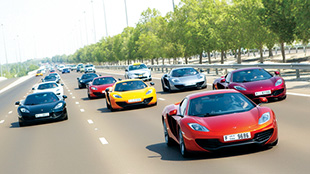 مالكو سيارات ماكلارين الرياضية في الشرق الأوسط يشاركون في احتفالات الذكرى الخمسين  