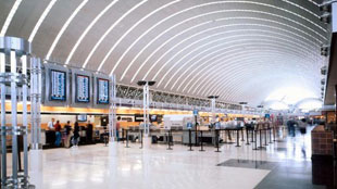 إعفاء السعوديين من التفتيش بمطارات أميركا في 2014