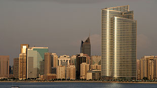 نادي أبوظبي للإعلام الاقتصادي يرى النور