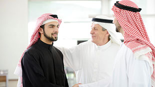 اقتصاد الإمارات يوفر فرصاً كبيرة للشباب