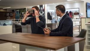 عملاء جاكوار لاند روڤر يخوضون تجربة مميزة في سيارات افتراضية