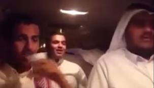 بالفيديو: مزاح يعرض 3 شبان سعوديين لحادث مروع