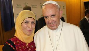 الفلسطينية الفائزة بجائزة أفضل معلم في العالم تلتقي بابا الفاتيكان