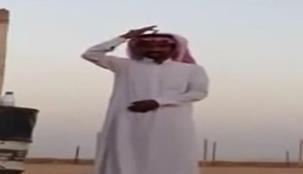 بالفيديو سعودي يطلق النار على صديقه كسرا للملل