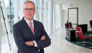 الذهب يعاود ارتفاعه قبل انعقاد اجتماع اللجنة الفيدرالية للسوق المفتوحة