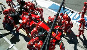 "عالم فيراري أبوظبي" تطلق الحماس لموسم الفورمولا 1