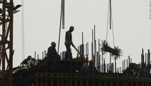 وزارة العمل القطرية ترد على تقرير منظمة العفو حول وضع العمال الأجانب