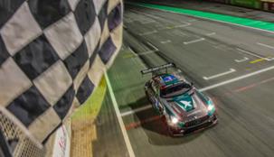 سيارة SLS AMG GT3 تعتلي منصة سباق هانكوك في دبي